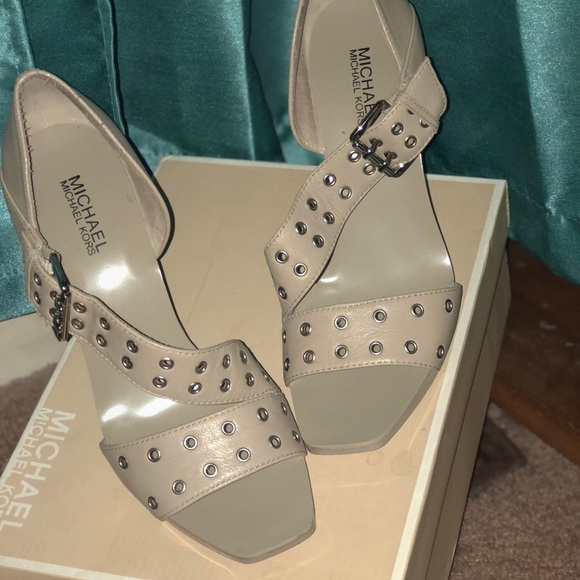 Sandal - Picture 2 of 6